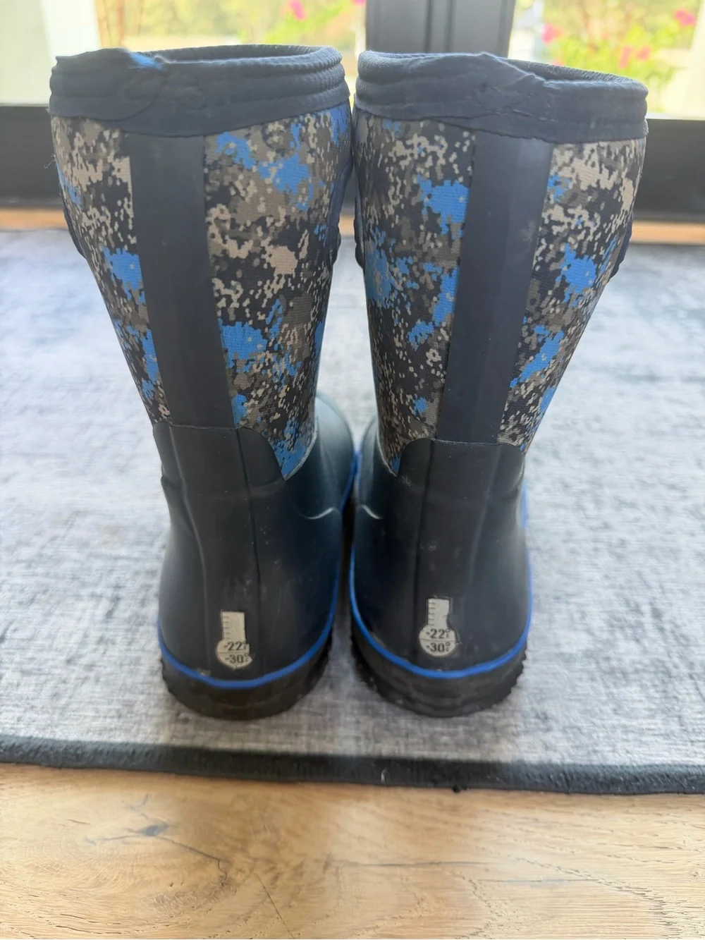 Bogs Grasp Mid Camo Waterproof Boots Blue Black Youth Size 6